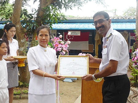 Khao Bai Sri Principal Ketsra Phuaknang (left) thanks Singapore Navy Lt. Cmdr. Sam Abey for his help in rebuilding the school.
